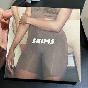 Skims Shapewear Mid thigh shorts